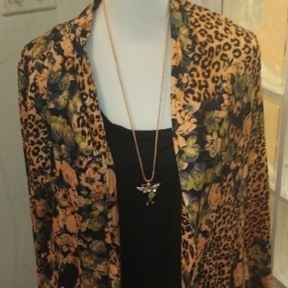 SALE OMG!!! FAB Flowered Jacket w/chiffon underlay Buttery Soft.. Amazing!!!
